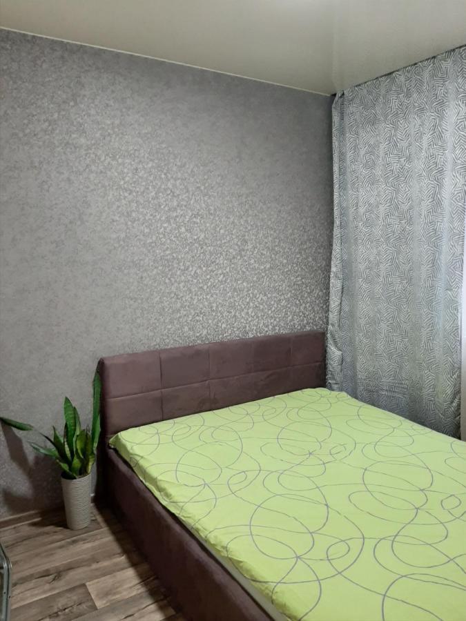 Апартаменты Дворец Спорта Новострой Маршал Kharkiv Bagian luar foto